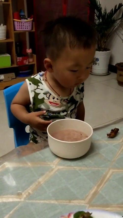 婆婆非让孩子吃瓜